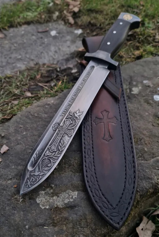 🔥 Cuțit cu lamă fixă de cavaler medieval – Lamă din oțel inoxidabil gravată în cruce și mâner ergonomic din lemn